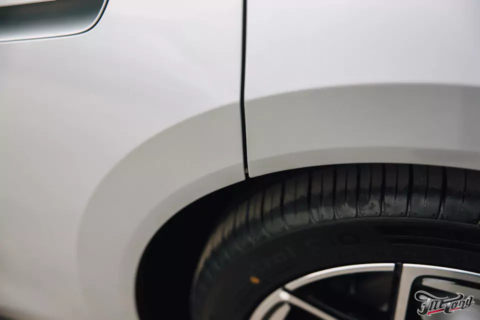 Забронировали Changan Qiyuan A06 прозрачным полиуретаном и защитили черный глянец экстерьера